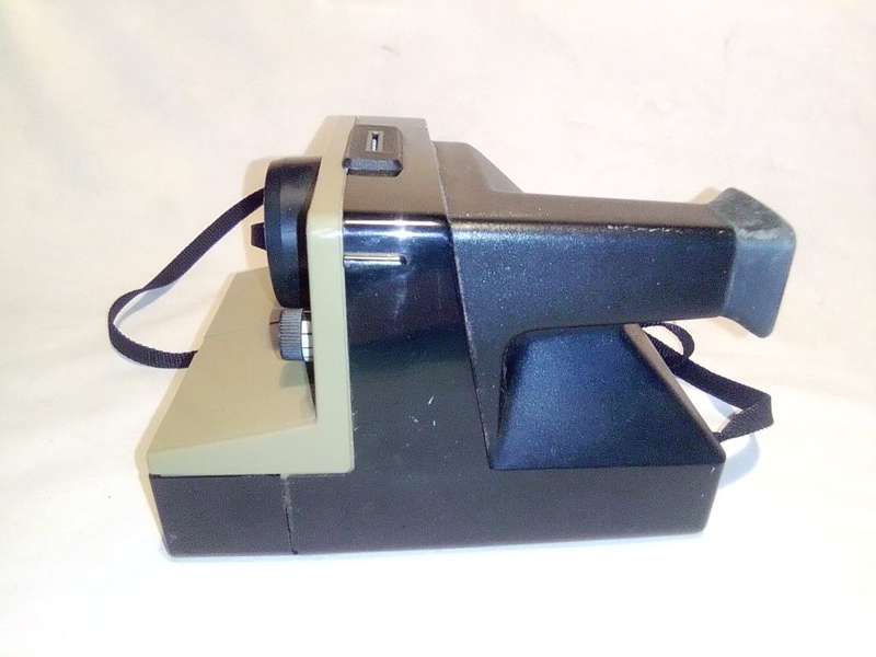 Antique 1970`s Polaroid 500 land camera. Takes SX 70 film not supplied. Not tested. Estate Auction.