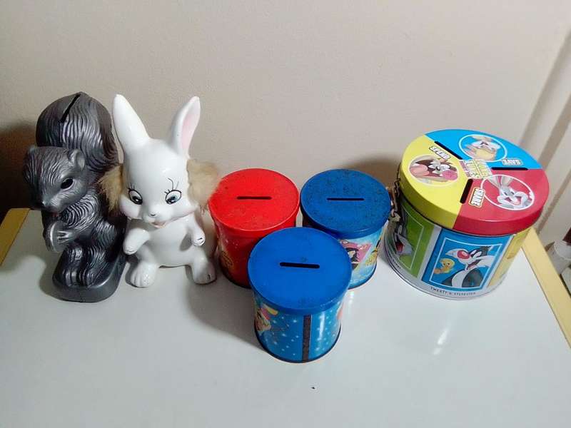 6 Vintage cartoon figures. Money safes. All have been well used. 1 x is Lockable.