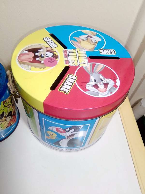 6 Vintage cartoon figures. Money safes. All have been well used. 1 x is Lockable.