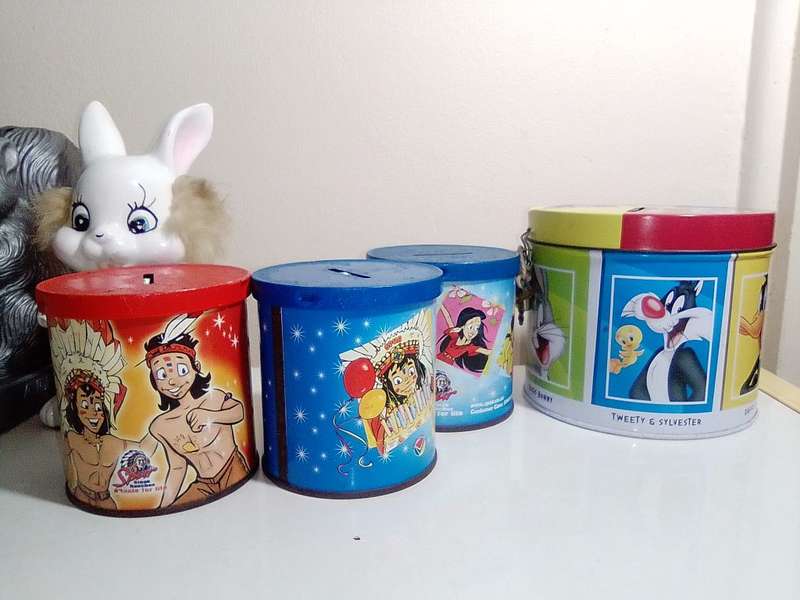 6 Vintage cartoon figures. Money safes. All have been well used. 1 x is Lockable.