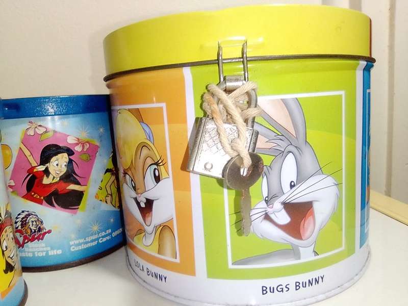 6 Vintage cartoon figures. Money safes. All have been well used. 1 x is Lockable.