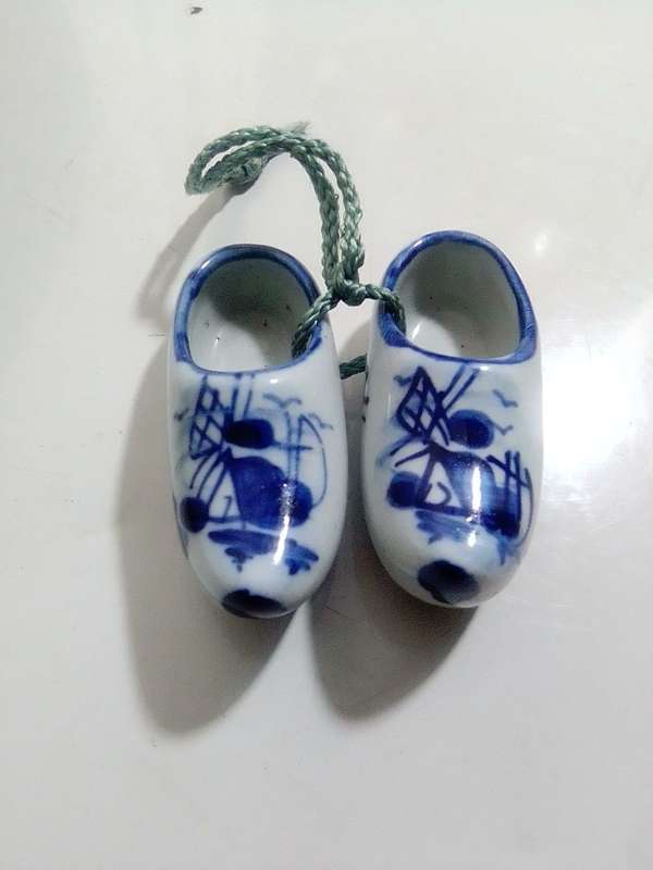 Ceramic collection. Elweco Delft ware Figurine, China Sun, Constantia plate, Cloggs 4 Sake` cups