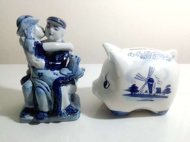 Awesome A Vintage blue & white in the Delft Blue style porcelain lot. No Chips or Cracks.