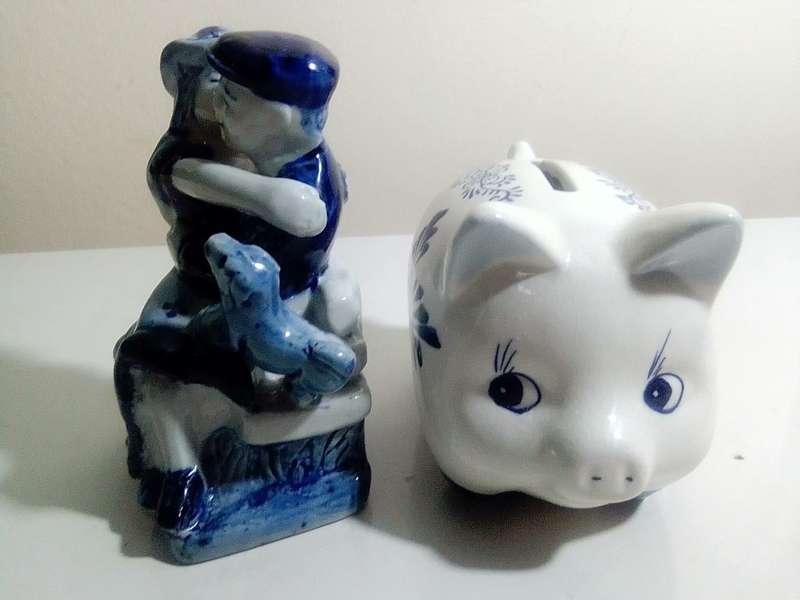 Awesome A Vintage blue & white in the Delft Blue style porcelain lot. No Chips or Cracks.
