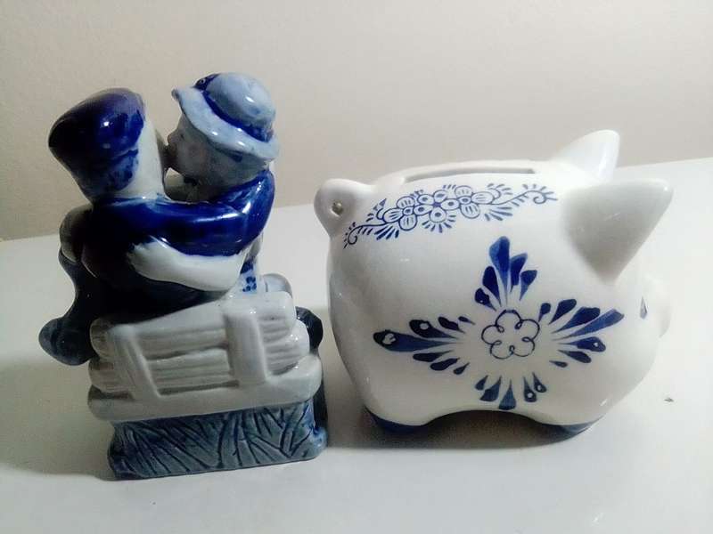 Awesome A Vintage blue & white in the Delft Blue style porcelain lot. No Chips or Cracks.