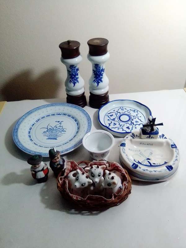 12 Vintage items. A Ceramic collection of collectible items. Mizunko tea cup.