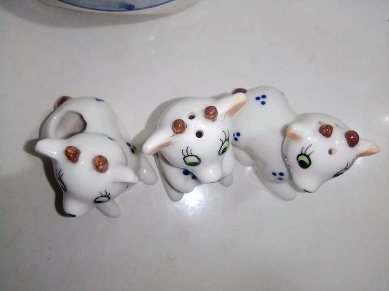 12 Vintage items. A Ceramic collection of collectible items. Mizunko tea cup.