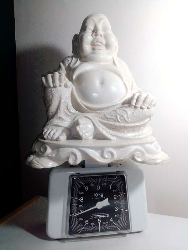 WoW A Large very big, detailed antique and Heavy 7Kg`s Buddha 335mm Tall in crushed marble light.