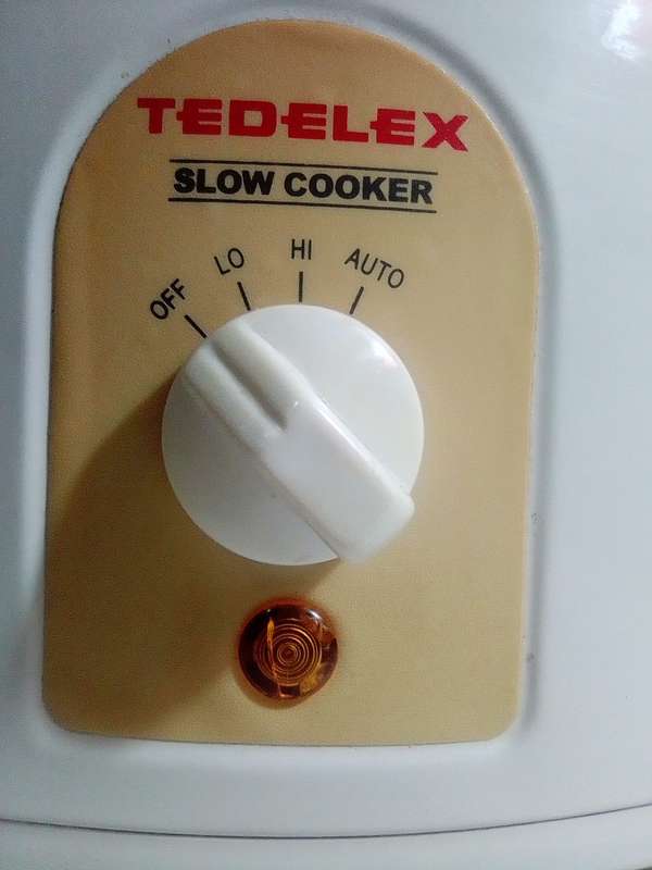 The Vintage 1970's Tedelex Crock pot. It's so clean that it Looks like it`s never been used.