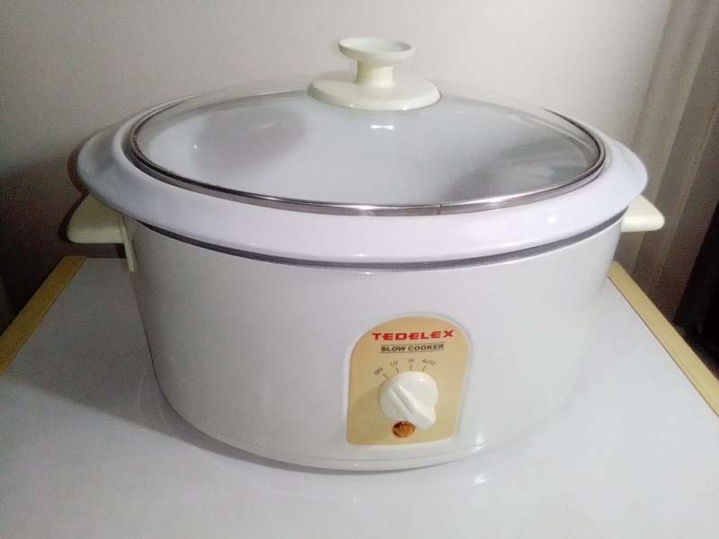 The Vintage 1970's Tedelex Crock pot. It's so clean that it Looks like it`s never been used.