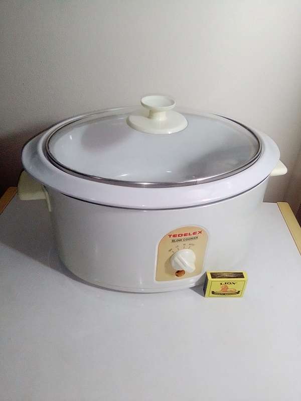 The Vintage 1970's Tedelex Crock pot. It's so clean that it Looks like it`s never been used.