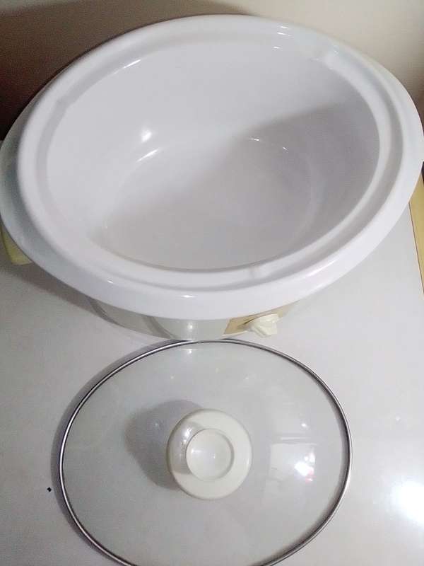 The Vintage 1970's Tedelex Crock pot. It's so clean that it Looks like it`s never been used.