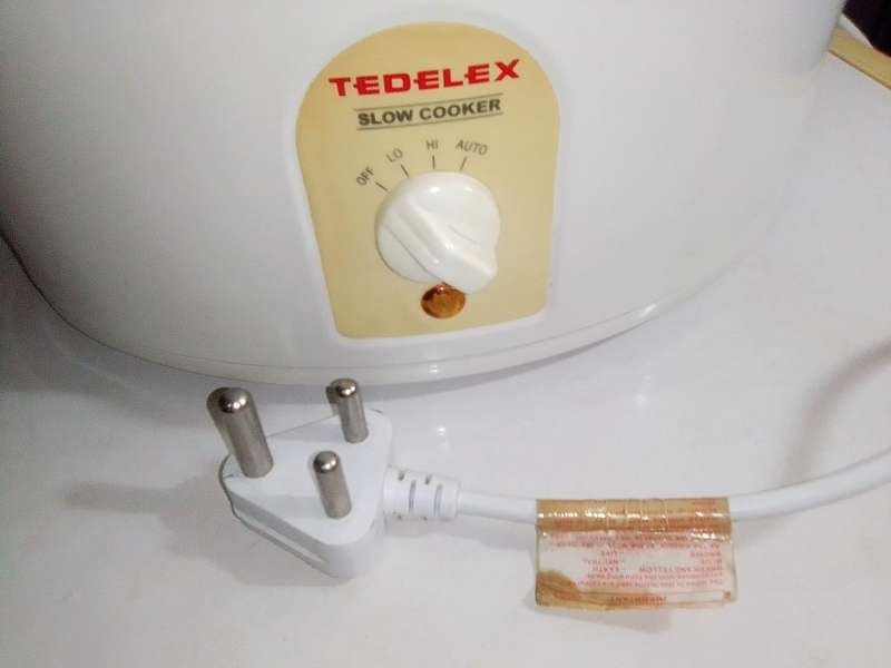 The Vintage 1970's Tedelex Crock pot. It's so clean that it Looks like it`s never been used.