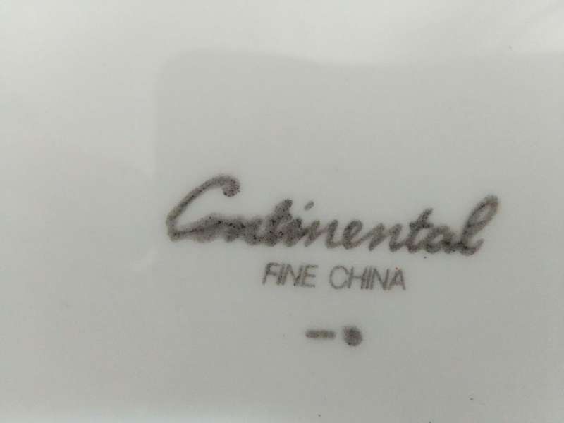 5 plates. Continental/Constantia wall plates as a set. 2 rim`s are Gold Gilded.