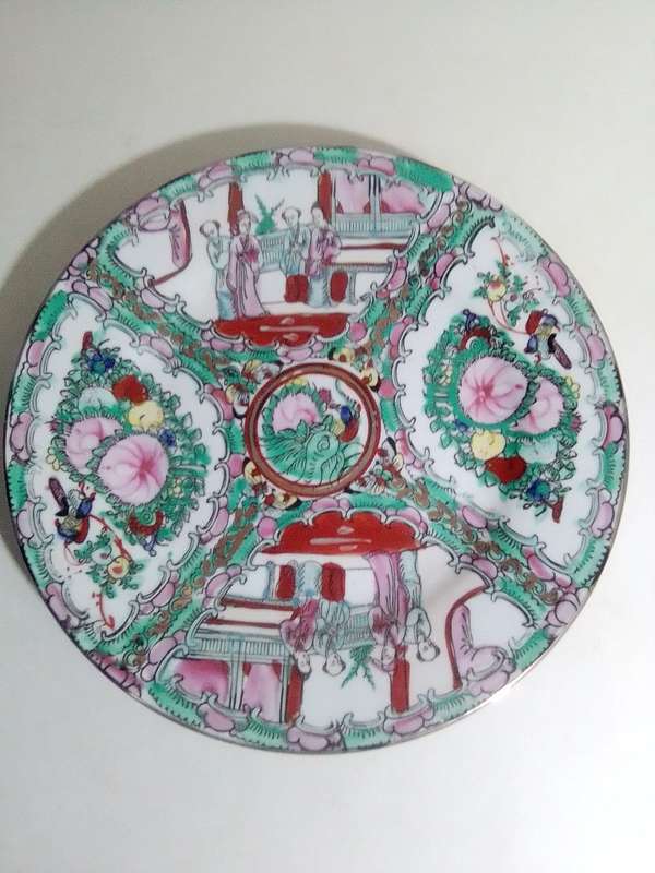 Vintage 1960`s Gold Gilded Qianlong Nian Zhi Porcelain Plates, Hong Kong, Wa Lee Pottery
