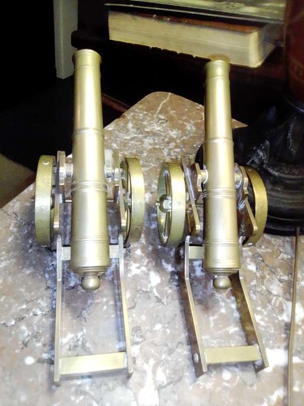 Bid per ONE. There are Two impressive Cannons 1.1kg EA. Impressive Very Heavy Solid Brass Canon`s.