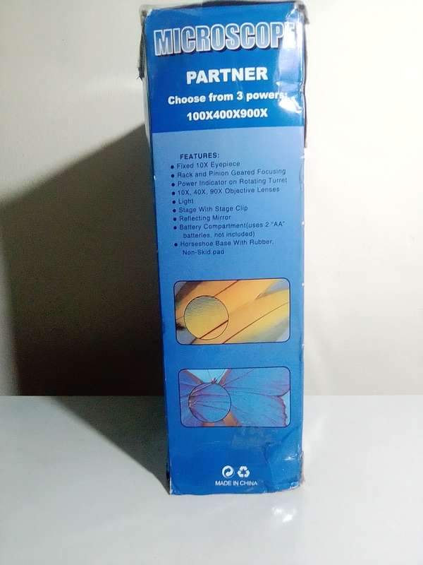 A Microscope with 3 powers 100x400x900x. A Beginner Children Student Educational Toy Gift Microscope