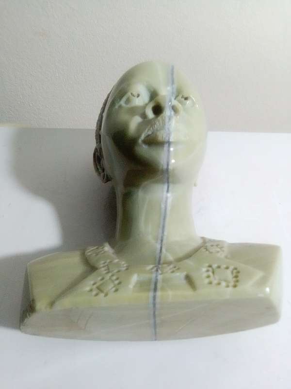 A exquisitely hand carved Jade green African bust by artist Willis Nxumalo from KZN in RSA.   1.1Kgs