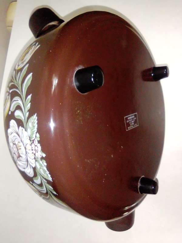 A Vintage Brown Whistling Enamel working "Hendlers" make manual 3Lt electric 230V Kettle on 3 Feet.