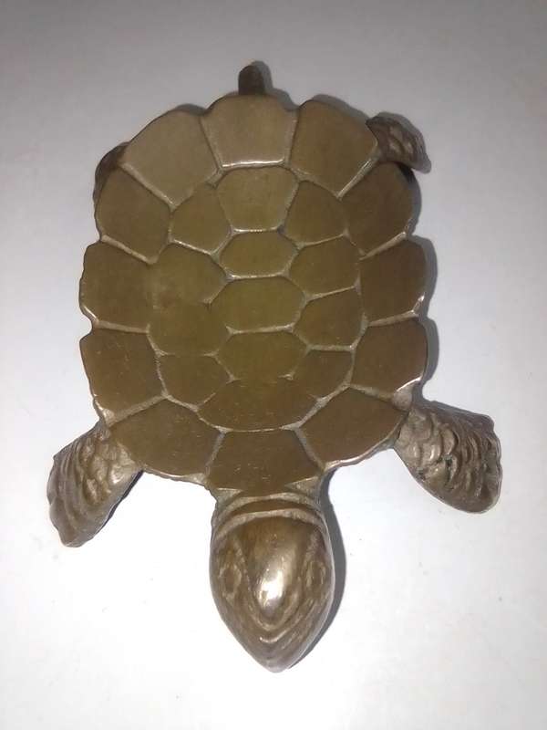 Vintage solid Brass Turtle, Perfect in the bathroom for a bar of soap. Just a great size.