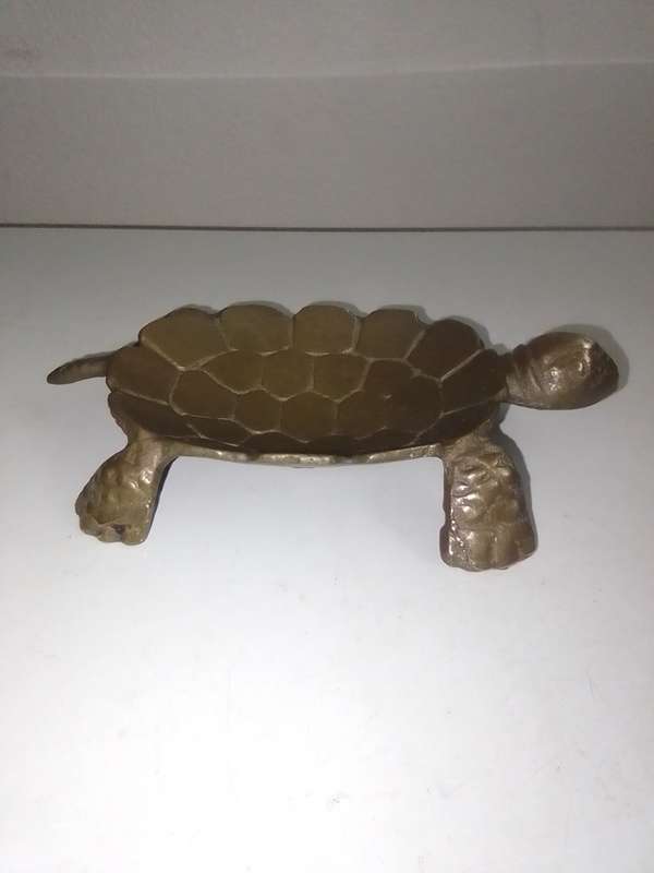 Vintage solid Brass Turtle, Perfect in the bathroom for a bar of soap. Just a great size.