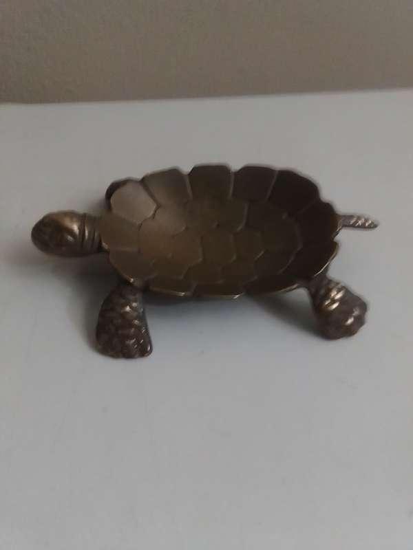 Vintage solid Brass Turtle, Perfect in the bathroom for a bar of soap. Just a great size.