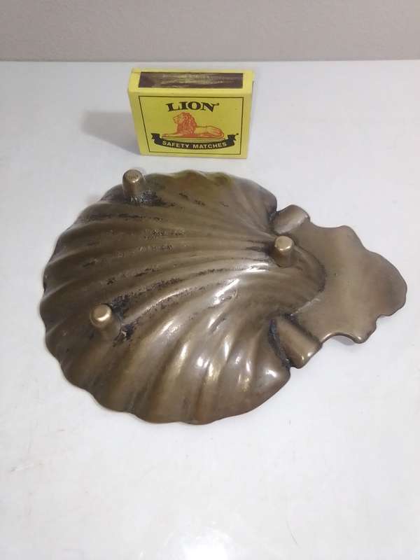 1930's Vintage Gold Clam Shell Trinket Dish in Brass Ring/Ashtray Nautical Desk/Dresser Soap Dish.