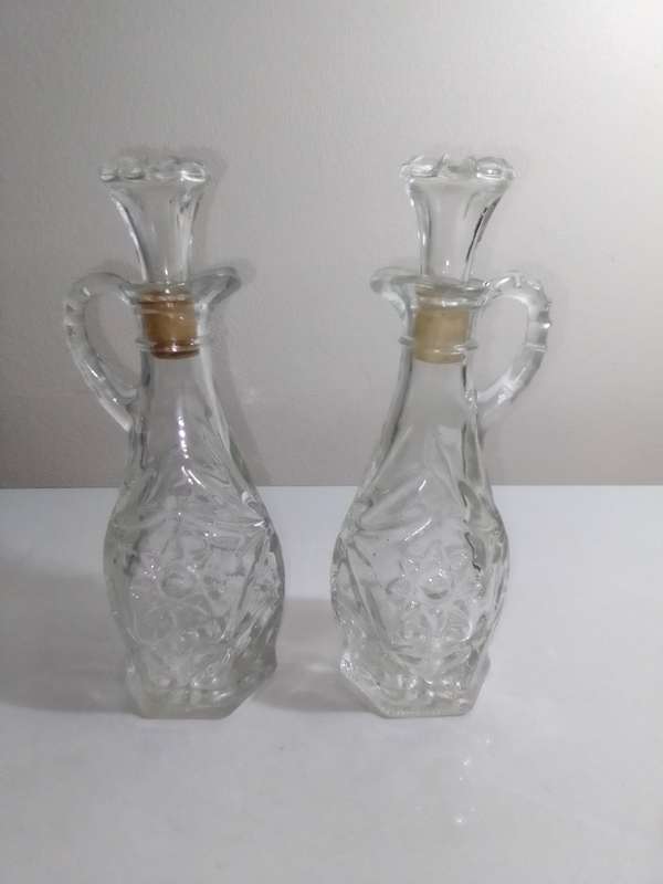 Set of Oil and Vinegar Glass Decanters/Anchor Hocking Oil and Vinegar Set/ Early American Cruets/ Gl