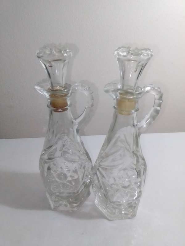 Set of Oil and Vinegar Glass Decanters/Anchor Hocking Oil and Vinegar Set/ Early American Cruets/ Gl
