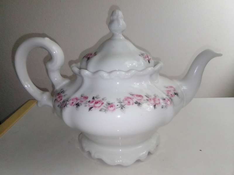 A Beautiful vintage S.A. Huguenot Constantia porcelain Kettle with pink Rose motifs.