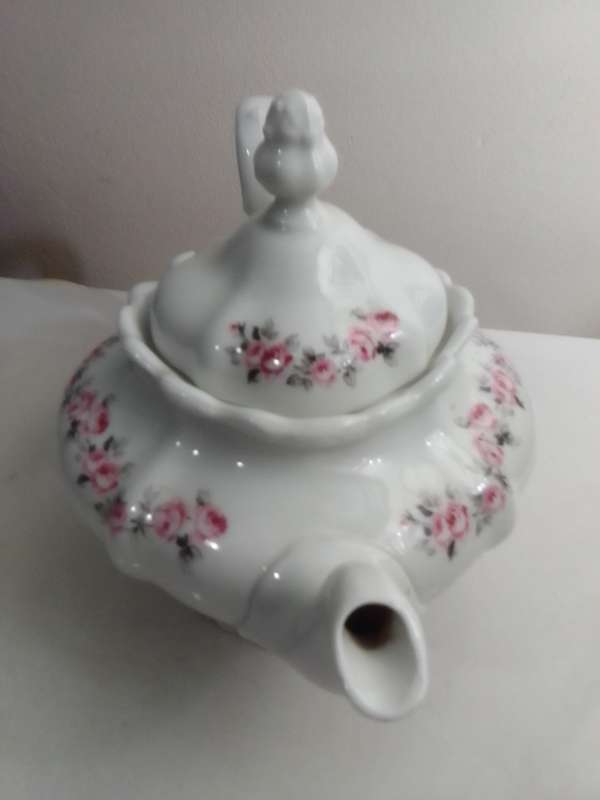 A Beautiful vintage S.A. Huguenot Constantia porcelain Kettle with pink Rose motifs.