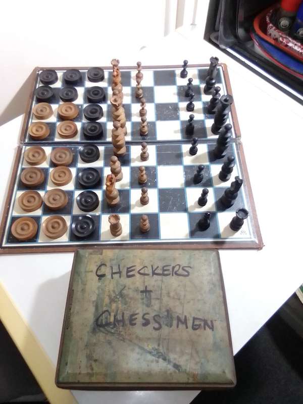 1930's Legendry chess and checkers set was made before the Second World War, the board is well worn.