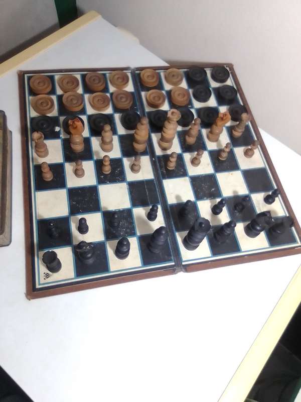 1930's Legendry chess and checkers set was made before the Second World War, the board is well worn.