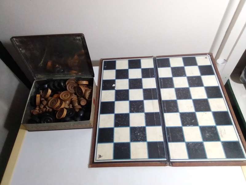 1930's Legendry chess and checkers set was made before the Second World War, the board is well worn.