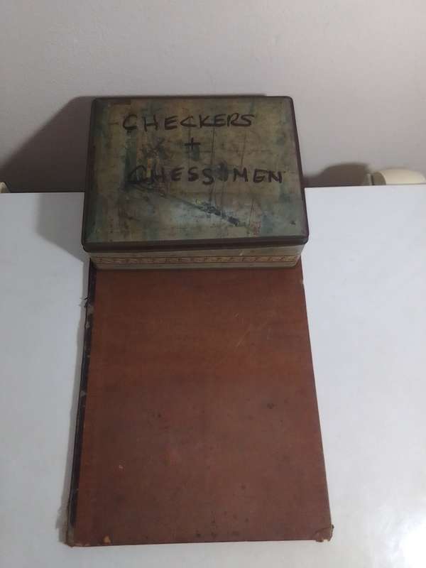 1930's Legendry chess and checkers set was made before the Second World War, the board is well worn.