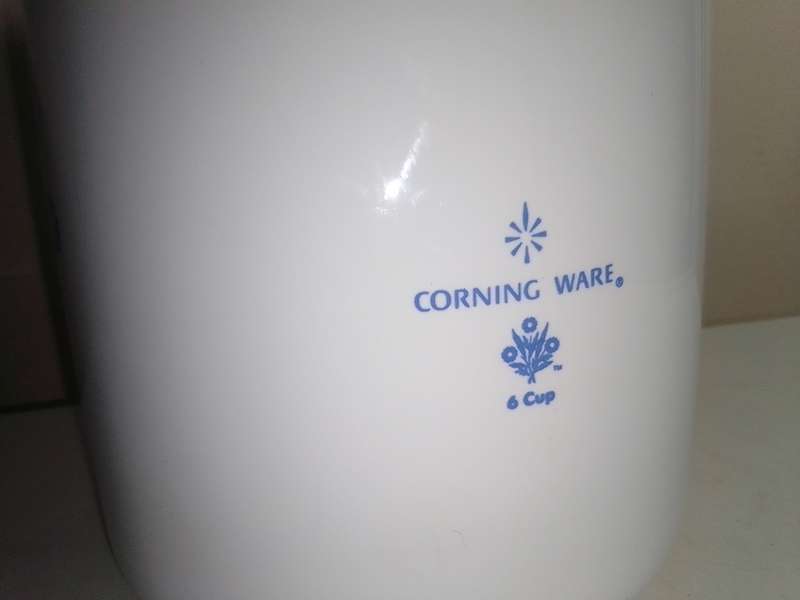 This is a great vintage Corning Ware 6 cup coffee pot with the Blue Cornflower design on both sides.