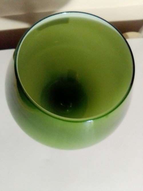 A Stunning Vintage Olive Green Brandy Murano style 210mm Tall Vase ideal to display.