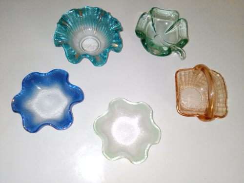 6 x Venetian Glass trinket holder`s 3 x Hankychif dishes and a basket plus a leaf trinket bowl.
