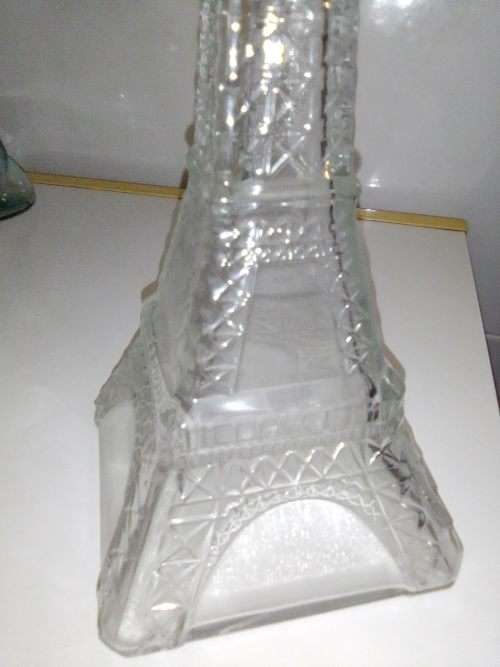A unique 2.0Lt Eiffel tower in Paris lequer bottle 33cm Tall. In excellent condition.