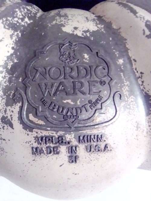 1950 scares a real collectors piece a Cake Mold. NORDIC WARE Heavy cast bakeing product.