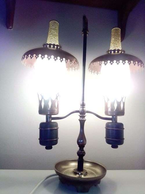 1900`s. 47cm tall table lamp.Solid brass and porcelain base,unusual frosted mantels, copper shades.