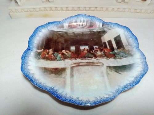 The heavy and Large Last Supper. Artafina statue plus italian plate. Both in good condition