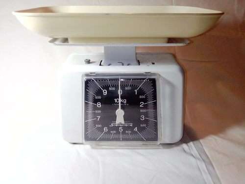Old Afrikaans Vintage 10lbs Stube Scale in working stamped ` Voor Huishoudelijk gebruik` at the back
