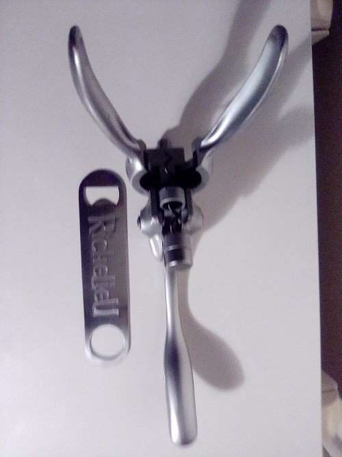 Vintage Bar Items. Richelieu, Afrox+Hand held Wine cork puller, White Horse, Vat 69, Black&White