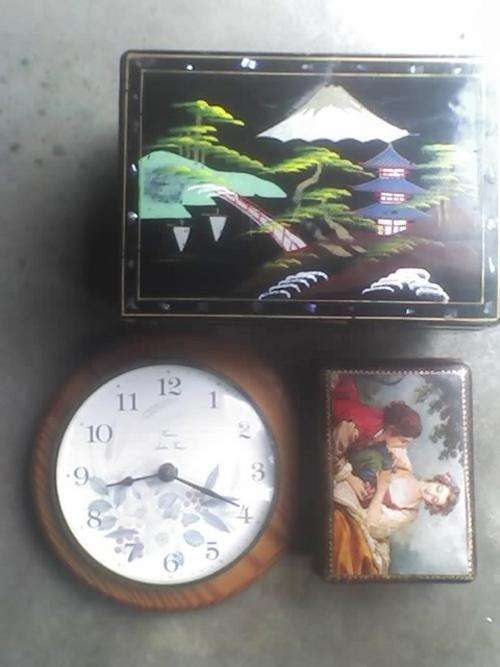 2 Juelry Boxes & a Clock [not working] Postage R55 + 2% Insurance