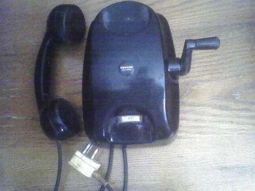 A Neat Siemens Crank up Telephone in Excelent Condition. Post R65 +2% Insurance