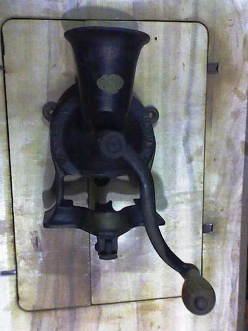 A Spong & Co No 3 London Koffie Grinder, Postage R65 + 2% Insurance.