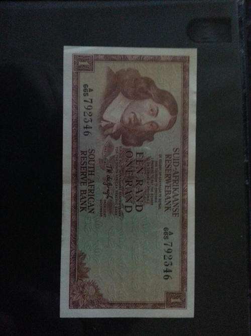 Old R1 note - A seies number! in excellent condition