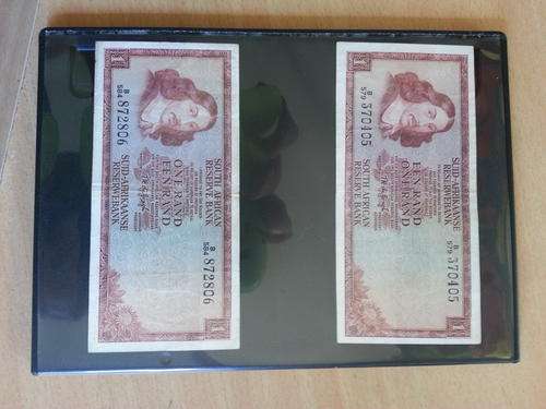 Two old R1 notes ( B584 872806, B579 370405)
