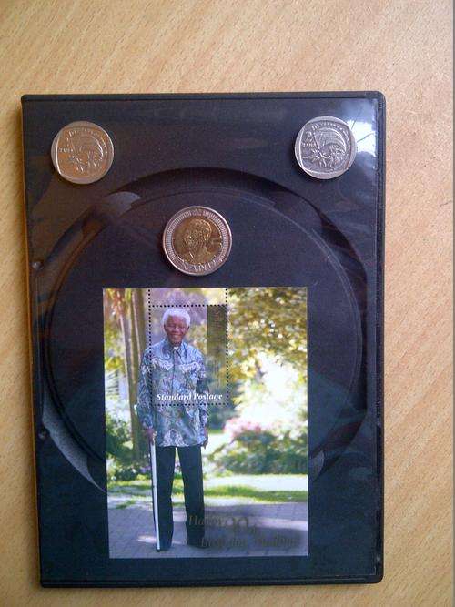 90th Birthday: R5 coin and standing stamp with 2 x ten years of freedom R2 coins